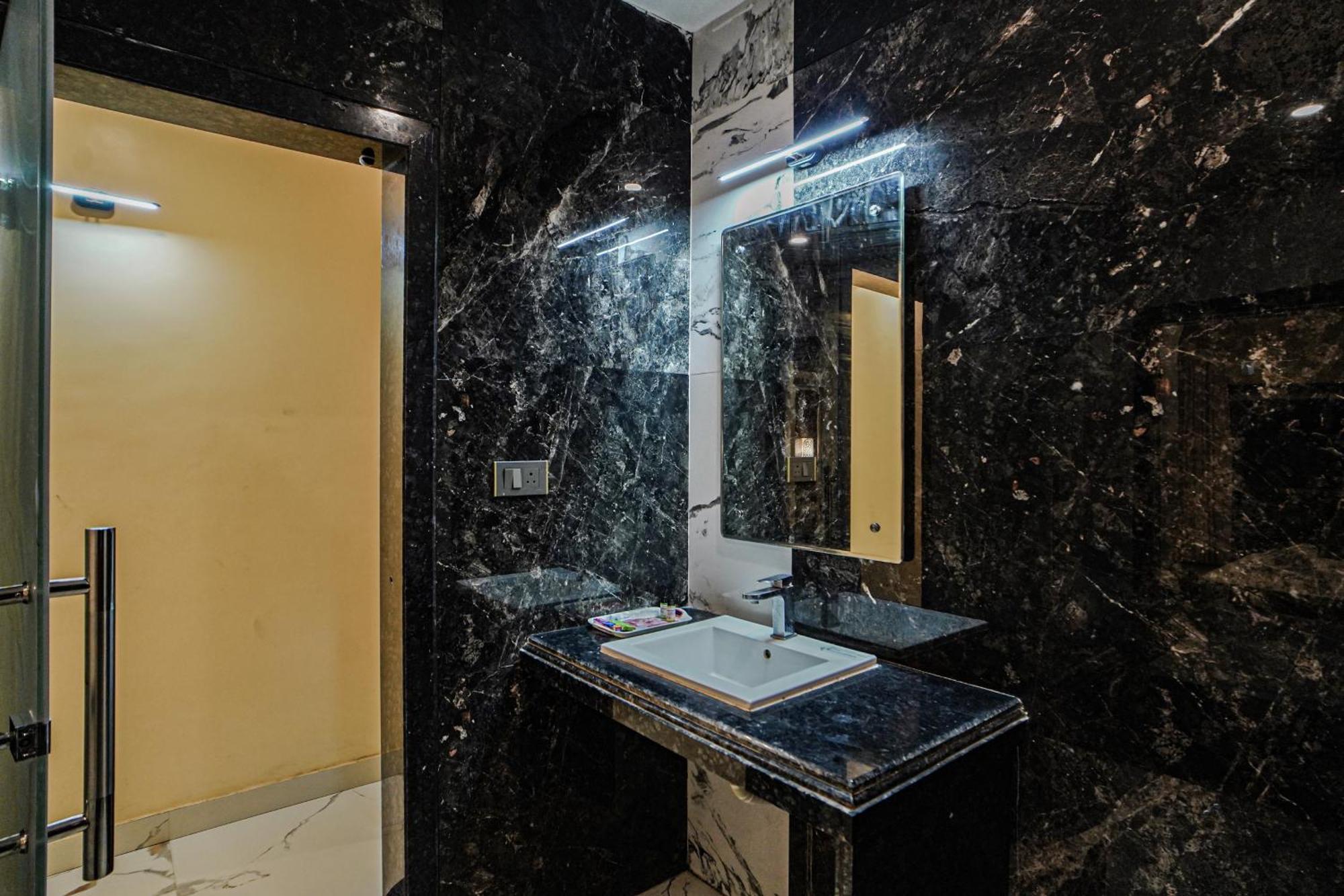 Prasant On Beach Resort !! Lift - Wifi -Restaurant-Parking Facilities-Newly Decorated Room !! Мандармани Экстерьер фото