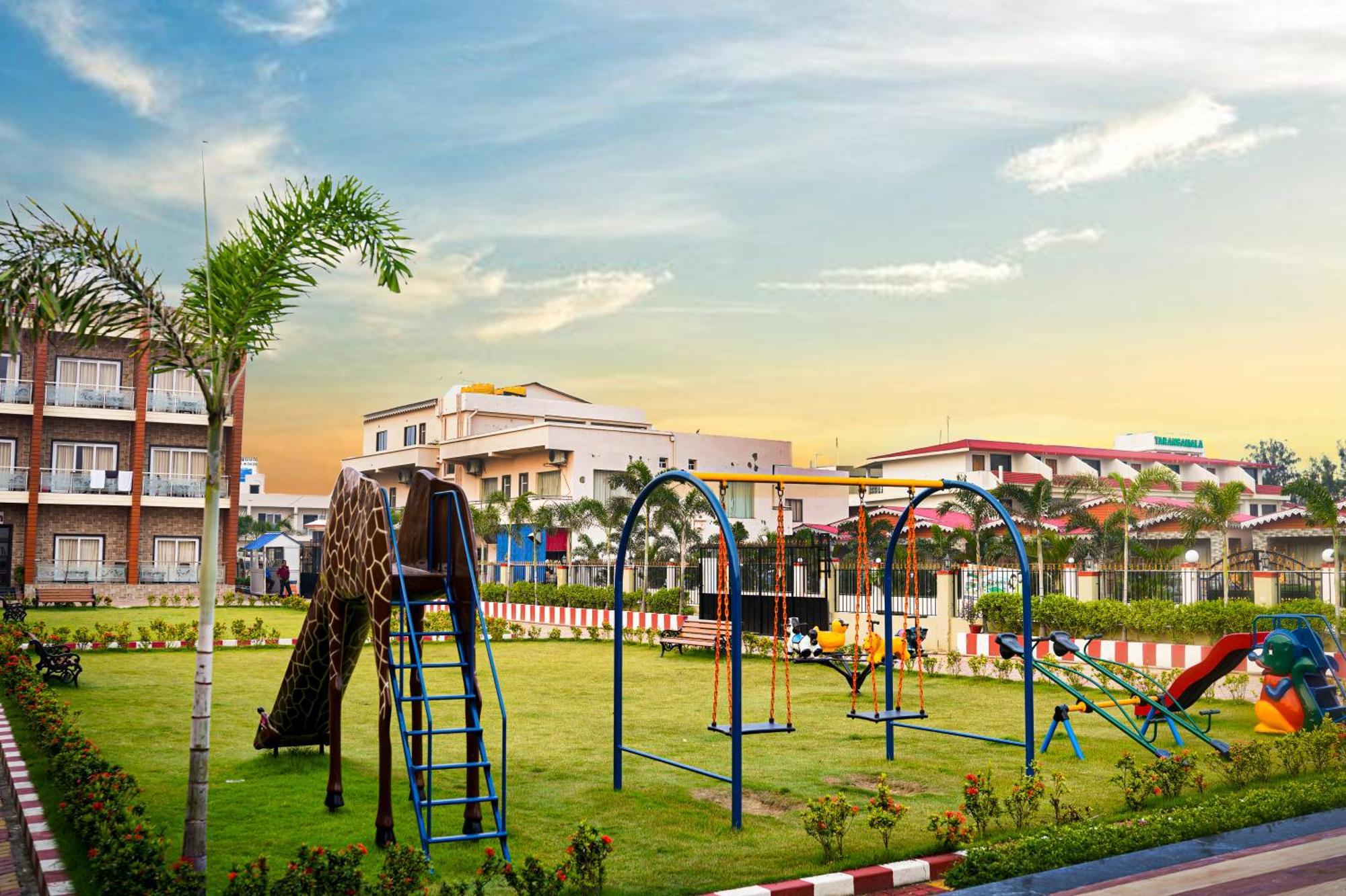 Prasant On Beach Resort !! Lift - Wifi -Restaurant-Parking Facilities-Newly Decorated Room !! Мандармани Экстерьер фото